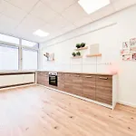 Tolstov Apartments - City Center Apartments With 5 Rooms - 10 Min Messe Dus