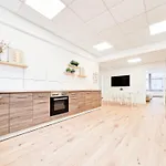 Tolstov Apartments - City Center Apartments With 5 Rooms - 10 Min Messe Dus