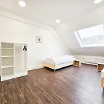 Tolstov Apartments - City Center Apartments With 5 Rooms - 10 Min Messe Dus