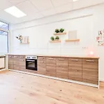 Tolstov Apartments - City Center Apartments With 5 Rooms - 10 Min Messe Dus